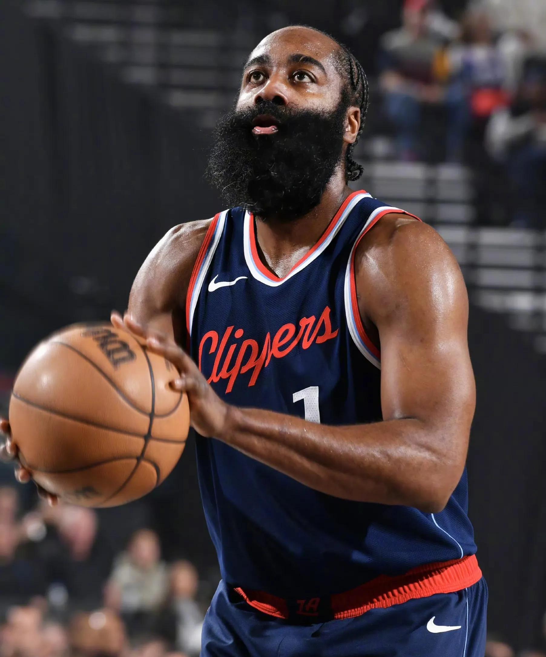 AYX-关于哈登回归赛场，逆转首场状态亮眼，RNG观众沸腾！的信息