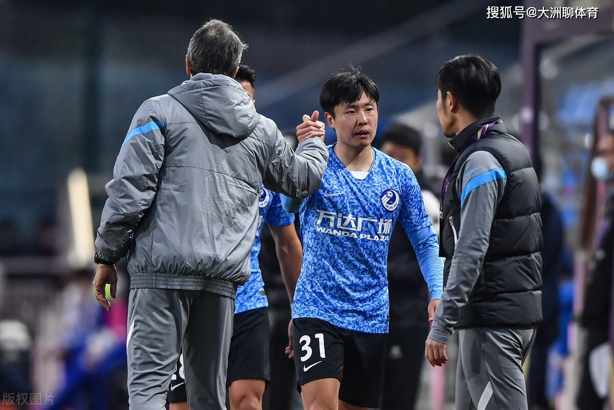 AYX- 阿扎伦卡遭遇十二连败,法国队教练面临压力了吗 