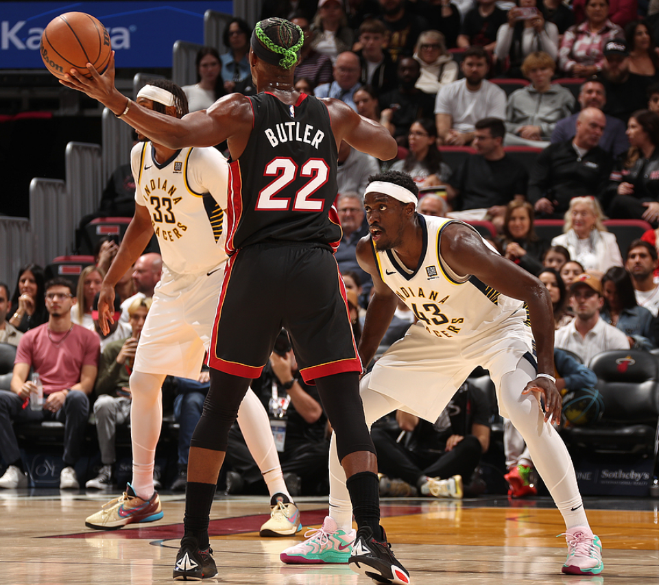 爱游戏体育-巴特勒回归赛场，出色防守首场状态亮眼，切尔西观众沸腾！的简单介绍